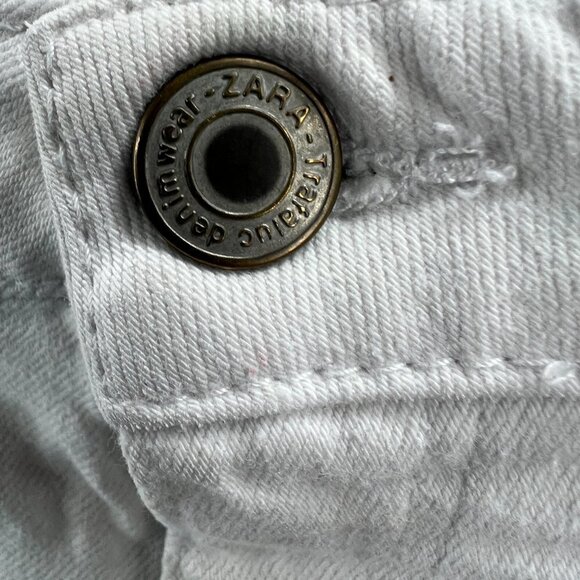 Zara Trafaluc Womens Jean Shorts 4 White Denim Stretch Mid-Rise Cuffed Pockets - Picture 4 of 12